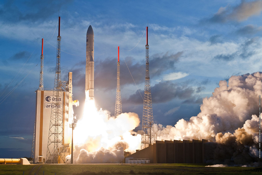 LESER_takes_off_Ariane_rocket(发射火箭)